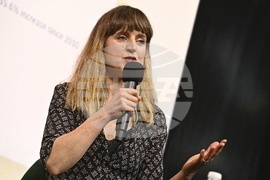 „Отвъд екраните: Как да съхраним детството в дигиталния свят" - дискусия