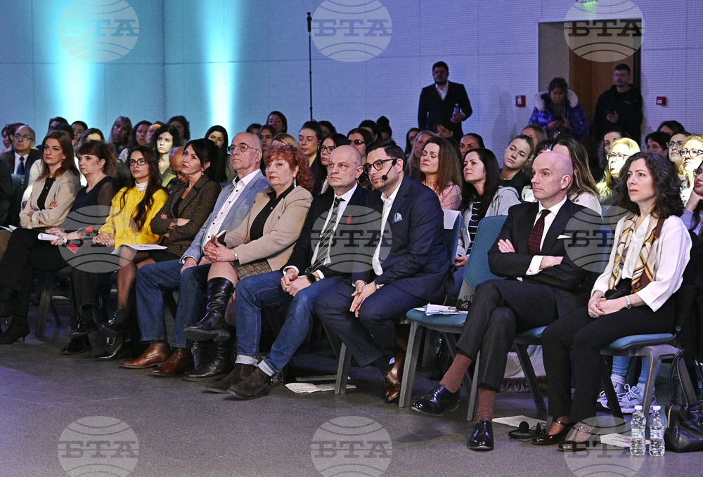 „Отвъд екраните: Как да съхраним детството в дигиталния свят" - дискусия