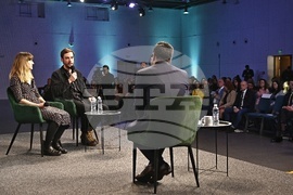 „Отвъд екраните: Как да съхраним детството в дигиталния свят" - дискусия