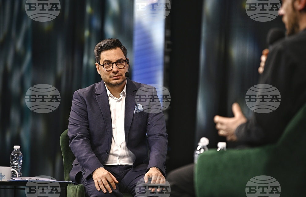 „Отвъд екраните: Как да съхраним детството в дигиталния свят" - дискусия