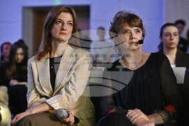 „Отвъд екраните: Как да съхраним детството в дигиталния свят" - дискусия