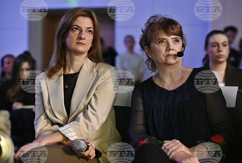 „Отвъд екраните: Как да съхраним детството в дигиталния свят" - дискусия