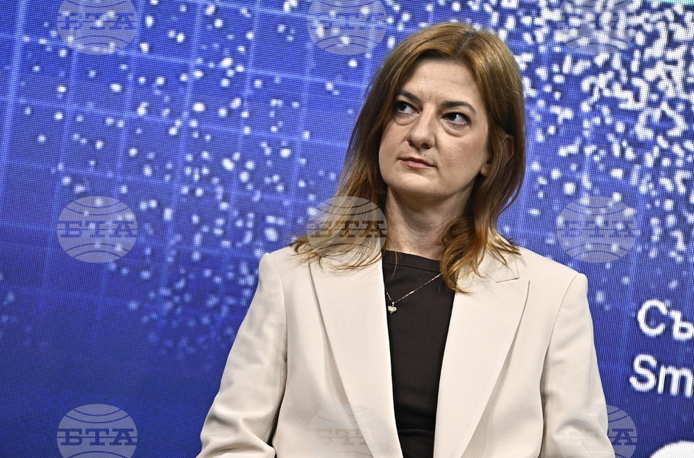 „Отвъд екраните: Как да съхраним детството в дигиталния свят" - дискусия