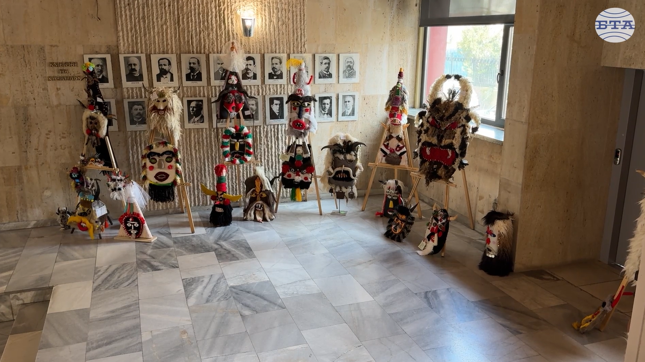 Общо 300 деца и ученици от цялата страна взеха участие във Втория национален конкурс за изработка на кукерски маски в Казанлък