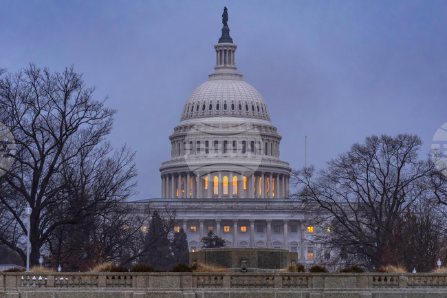 Конгресът на САЩ планира да гласува другата седмица дали да блокира правомощията на Тръмп да нанесе удари по Иран без негово одобрение