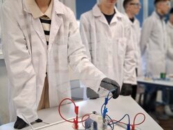 Един от най-разширените STEM центрове в страната беше открит в 91-ва Немска езикова гимназия „Проф. Константин Гълъбов“ в София. Снимка: РУО в София-град