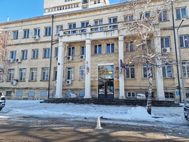 Окръжният съд в Разград предизвиква ученици да покажат как „истината побеждава“ в конкурс за есе и рисунка