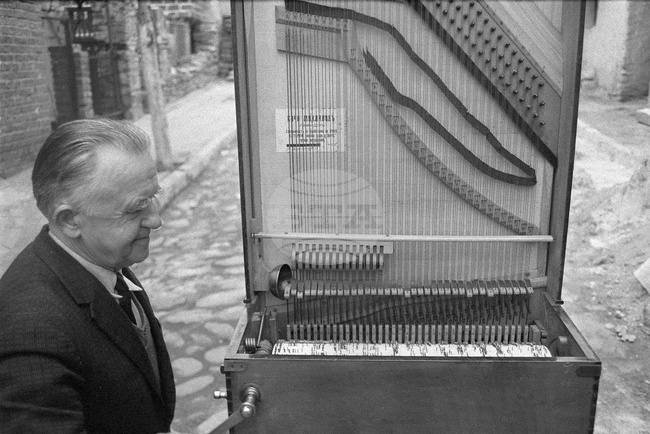 Майсторът на латерни от Асеновград Георги Евстатиев