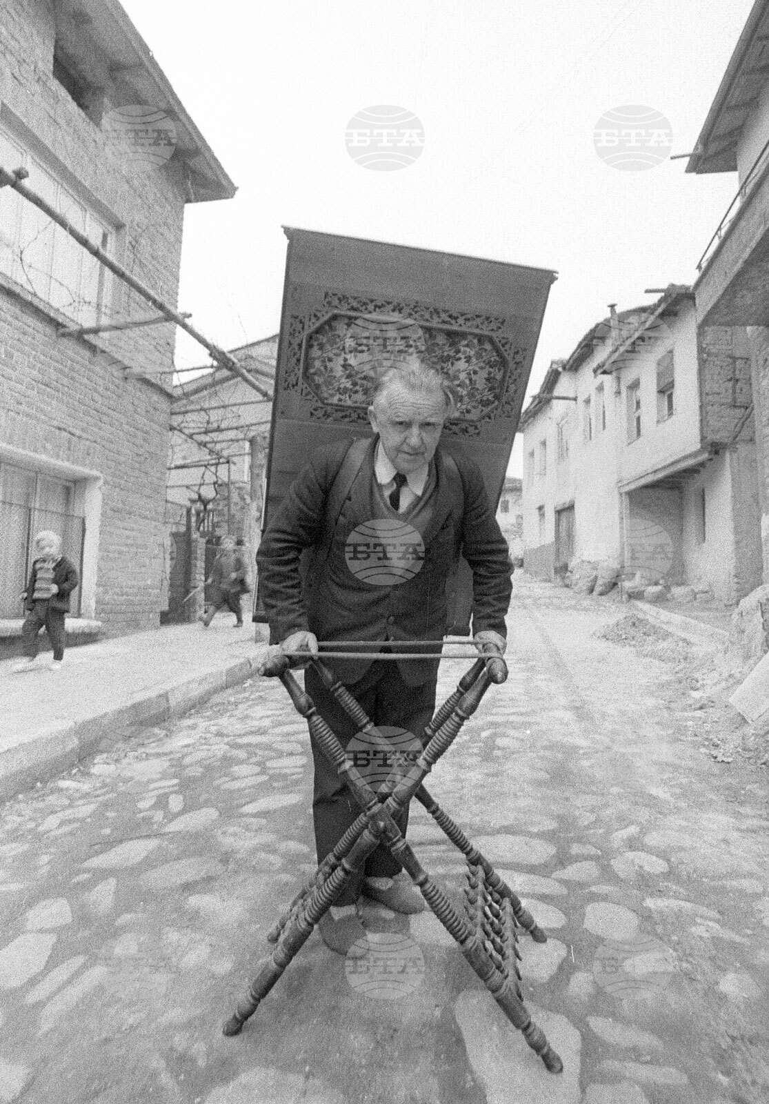 Майсторът на латерни от Асеновград Георги Евстатиев