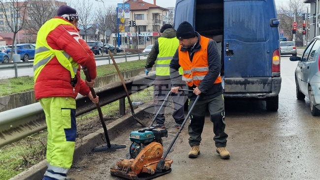 Община Монтана започна спешни ремонти на градската улична мрежа