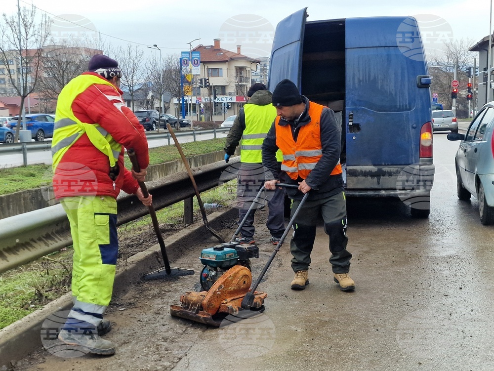 Община Монтана започна спешни ремонти на градската улична мрежа