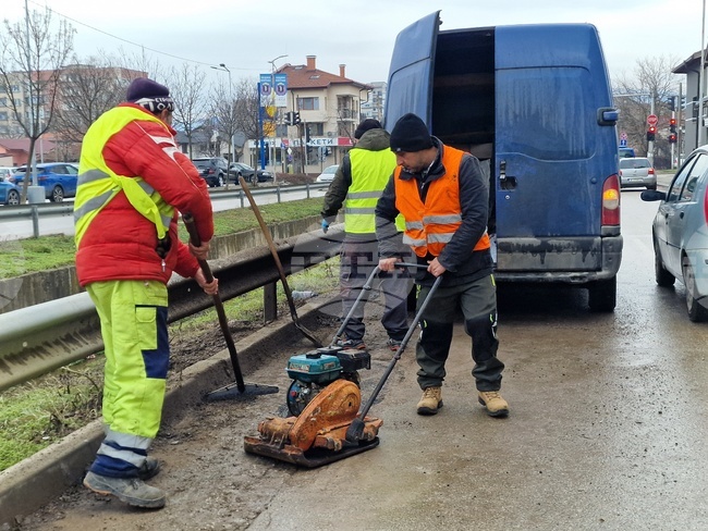Община Монтана започна спешни ремонти на градската улична мрежа