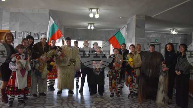 Кукери отправиха благословии за здраве, плодородие и берекет към жителите на Община Разград