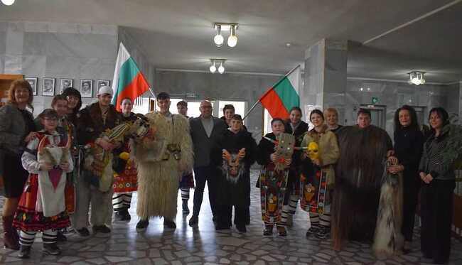 Кукери отправиха благословии за здраве, плодородие и берекет към жителите на Община Разград