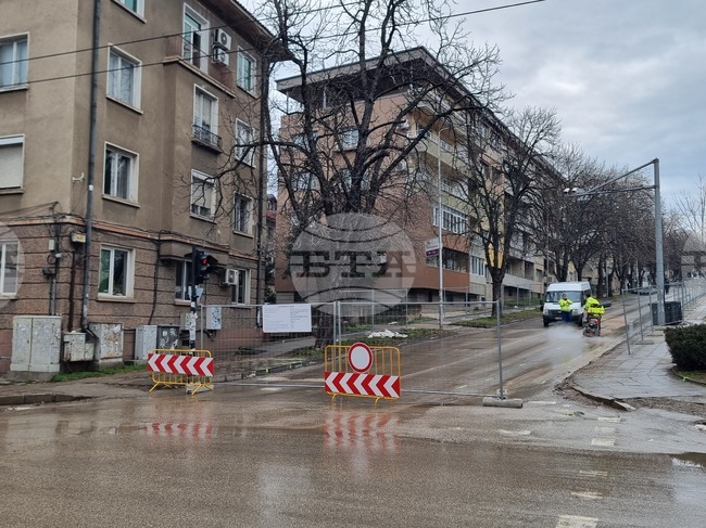 В Плевен затварят за движение участък от централна улица заради реконструкция на водопреносната мрежа 