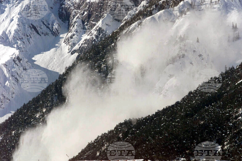 На 23 февруари 1999 г. лавина от стотици хиляди тонове сняг, движеща се с 300 км/ч, затрупва за две минути австрийското градче Галтюр 