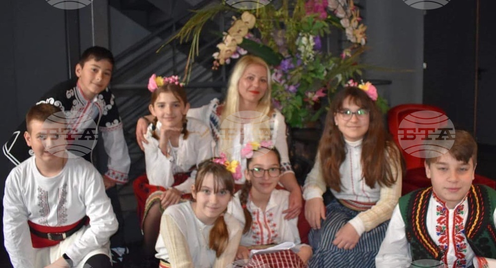 Драматизация на „Мързеливата Богданка“ представиха деца от родно училище в Атина