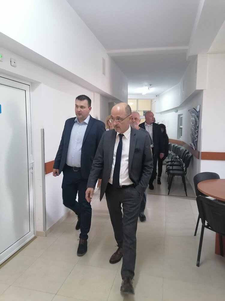 Министър Меджидиев: Министерството ще съдейства за реновирането на вътрешното отделение и на отделенията по пулмология и по ортопедия в МБАЛ Разград