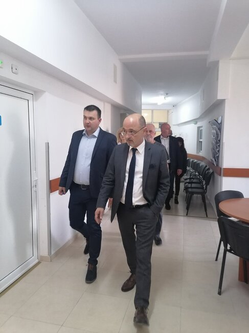 Министър Меджидиев: Министерството ще съдейства за реновирането на вътрешното отделение и на отделенията по пулмология и по ортопедия в МБАЛ Разград