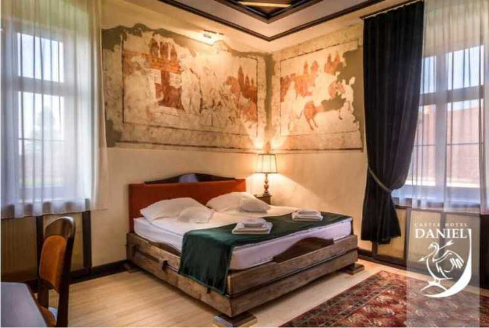 Аджерпрес: Замъкът "Даниел" в Талишоара е украсен с фрески, изобразяващи живота на местната аристокрация, подобни на днешните стилове в социалните мрежи