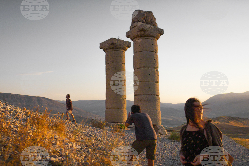 Film Review - About Dry Grasses