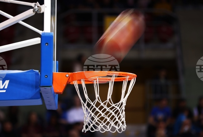 Гардът Николай Титков сменя Академик Бултекс 99 със Спартак Плевен