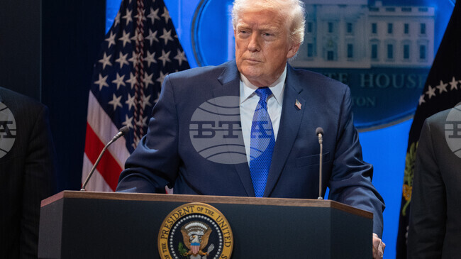 Тръмп подписа указ, с който налага глобални мита от 10 процента след решението на Върховния съд на САЩ 