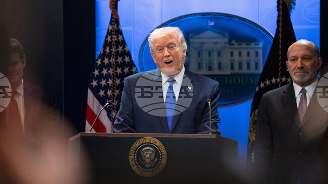 Доналд Тръмп заяви, че военните операции в Иран "изпреварват графика" и че досега са били убити 48 ирански лидери