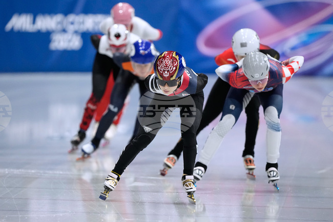 Корейка стана шампионка на 1500 метра по шоттрек на Олимпиадата в Италия