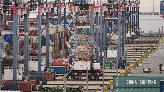 Новите мита на Тръмп влязоха в сила със ставка от 10 процента