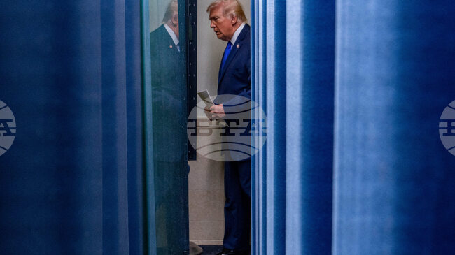 Тръмп обяви, че ще повиши глобалната митническа ставка от 10 на 15 процента