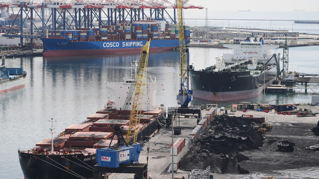 Великобритания не очаква новите мита на Тръмп да засегнат търговското й споразумение със САЩ, Швейцария продължава работата по сделката си с Вашингтон