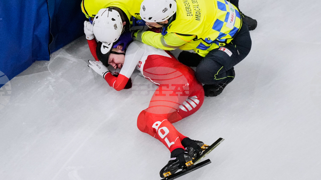 Поякинята Камила Селиер заяви, че се справя добре, след порязването на лицето, което получи в четвъртфиналите на 1500 метра шорттрек на Игрите