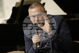 Премиера на книгата "За радостта от езика"