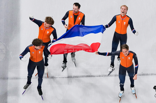Нидерландия триумфира в мъжката щафета по шорттрек на Игрите в Милано-Кортина