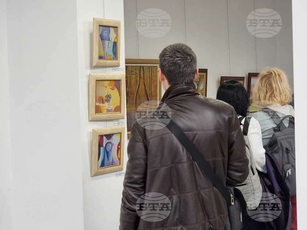 В Ямбол откриха традиционния „Пролетен салон“ на художниците от региона