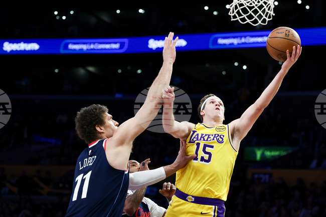 Лейкърс надигра Клипърс в оспорван мач в дербито на Лос Анджелис в НБА