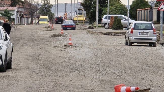 Работата по обновяването на уличната мрежа в квартал „Речица“ в Сливен продължава