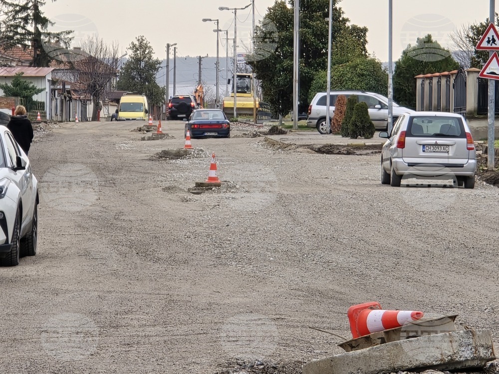 Работата по обновяването на уличната мрежа в квартал „Речица“ в Сливен продължава