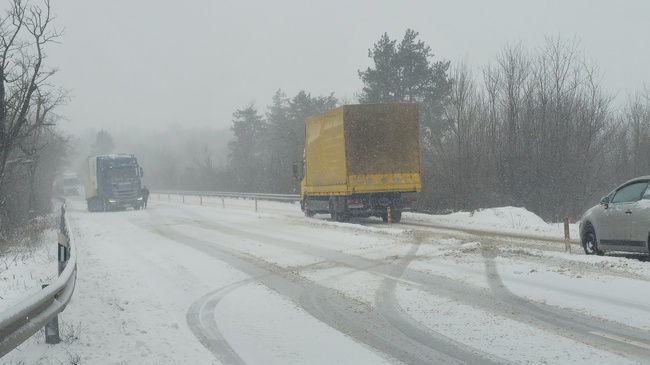 Областна администрация Русе: Спряха движението на камиони по пътищата Русе – Разград – Шумен и Русе – Бяла 