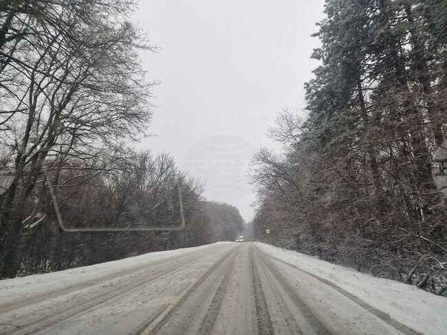  Пътят Русе – Разград – Шумен е затворен за движение на тежкотоварни автомобили над 12 тона заради снеговалеж и снегопочистване