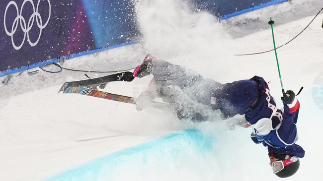 Американският състезател в скике свободен стил Ник Гьопър беше изписан от болницата след падането си във финала на дисциплината халфпайп