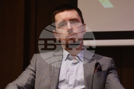 Международна конференция - „Проблеми и трудности пред суверенните държави в Европа“ - Първи панел - „Миграция и внос на работна ръка“