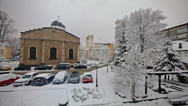 Проходът Шипка от север е заснежен, почиства се и се опесъчава, 21 машини на Областно пътно управление – Габрово работят на терен