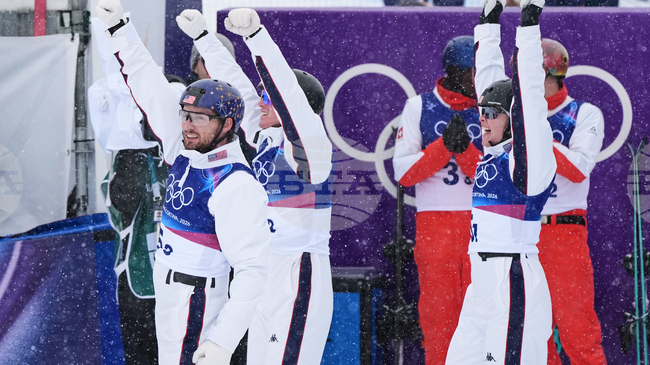 Отборът на САЩ защити олимпийската си титла във въздушната акробатика за смесени тимове