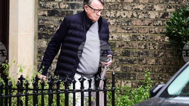 Британската полиция арестува бившия британски посланик в САЩ Питър Манделсън в рамките на разследване за връзки с Епстийн