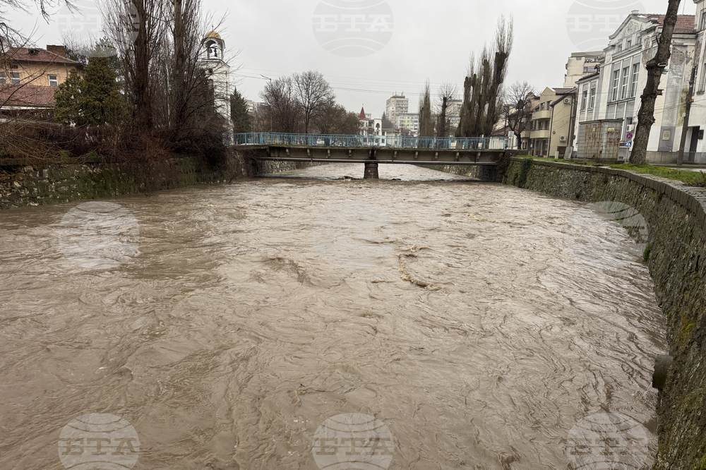 Екипи на Агенцията за социално подпомагане ще посетят пострадалите в област Хасково, където има залети дворове и приземни етажи