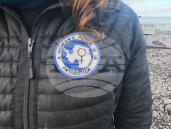 Антарктида - 34-та българска антарктическа експедиция - научноизследователски кораб „Св. св. Кирил и Методий“ - българска антарктическа база „Св. Климент Охридски“ - логистичен екип - жени