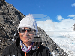 Антарктида - 34-та българска антарктическа експедиция - научноизследователски кораб „Св. св. Кирил и Методий“ - българска антарктическа база „Св. Климент Охридски“ - логистичен екип - жени