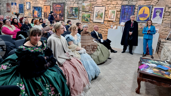 Италиански традиции чрез символиката и историята на Венецианския карнавал са представени в „Двореца" в Балчик